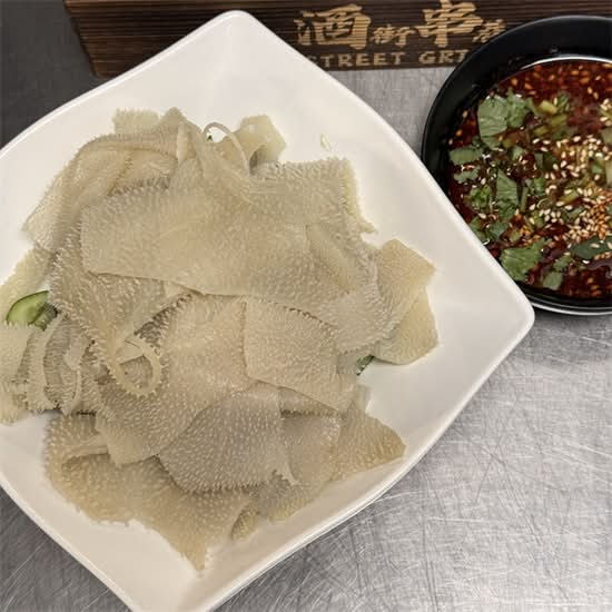 蘸水毛肚 Beef Tripe w/ Spiced Chili Oil